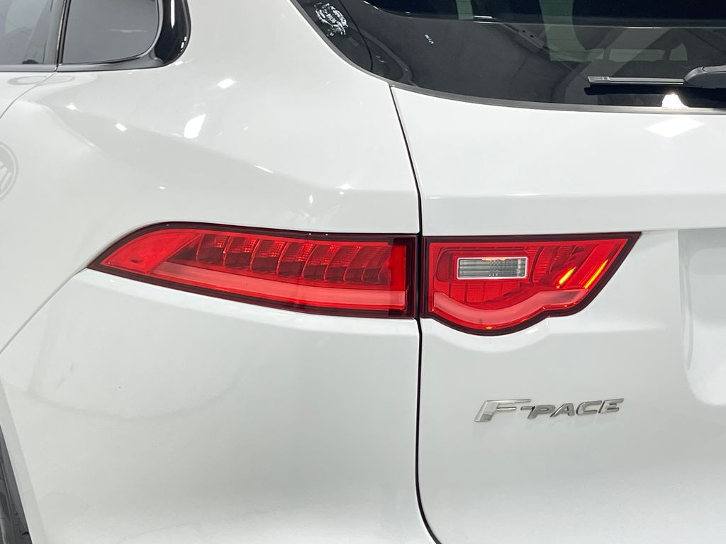 2019 Jaguar F-PACE Image 36
