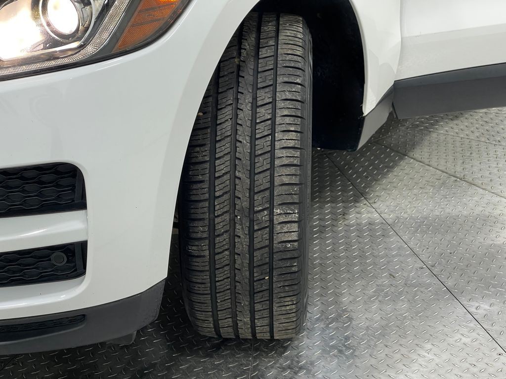 2019 Jaguar F-PACE Image 38