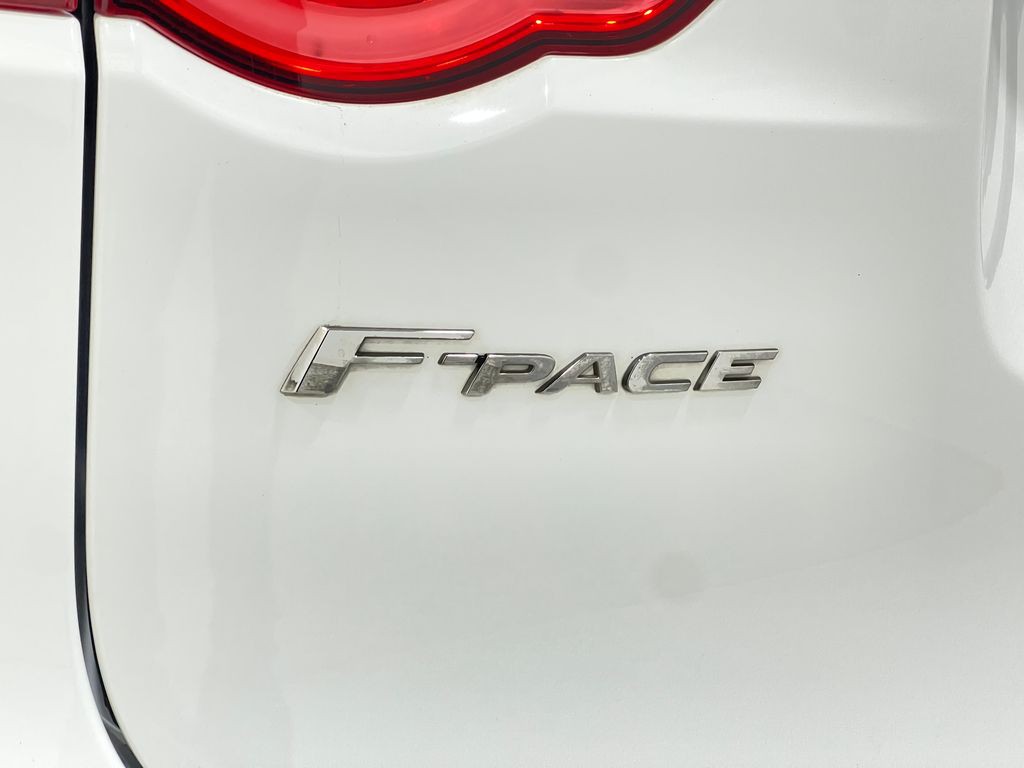 2019 Jaguar F-PACE Image 41
