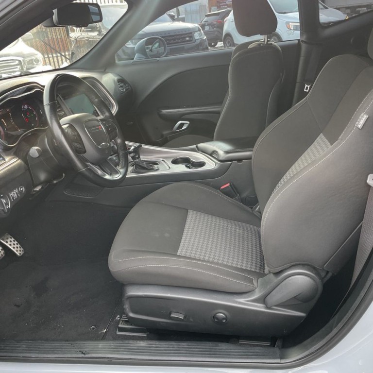 2022 Dodge Challenger Image 5