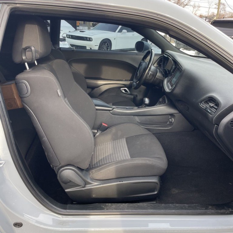 2022 Dodge Challenger Image 6