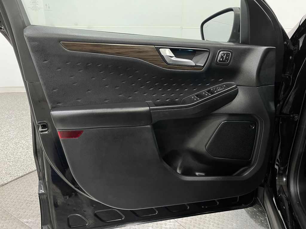 2020 Ford Escape Image 16