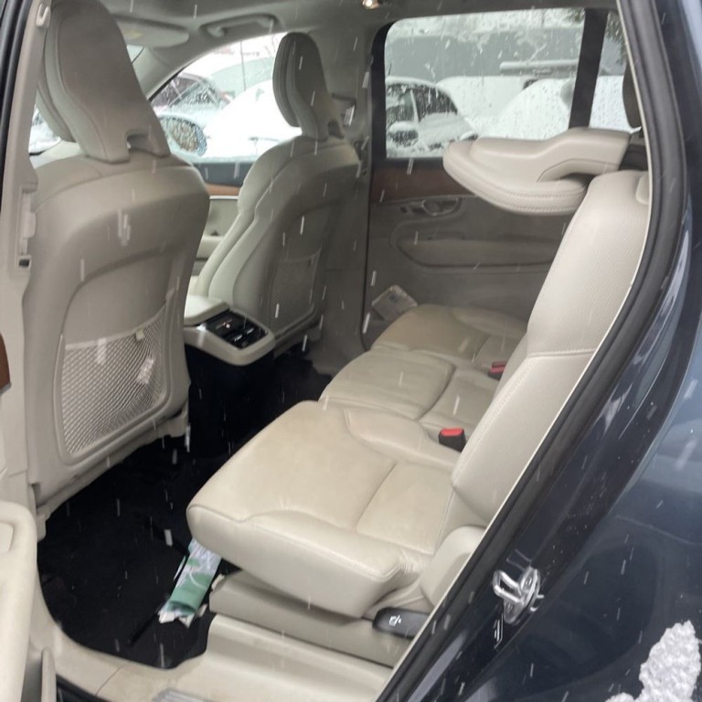 2022 Volvo XC90 Image 12