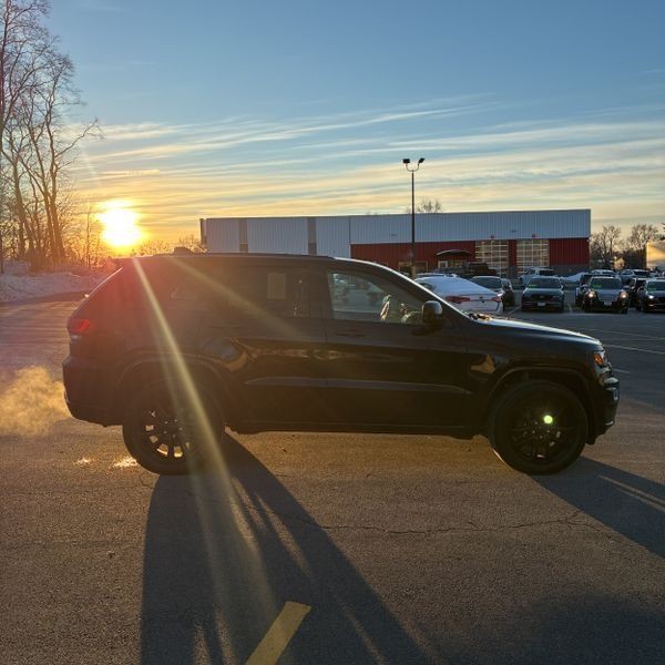 2020 Jeep Grand Cherokee Image 1