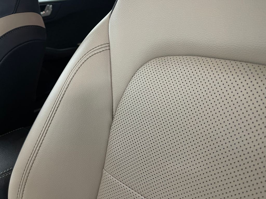 2020 Ford Escape Image 17