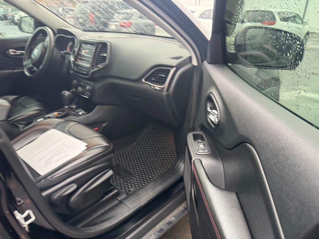 2019 Jeep Cherokee Image 6