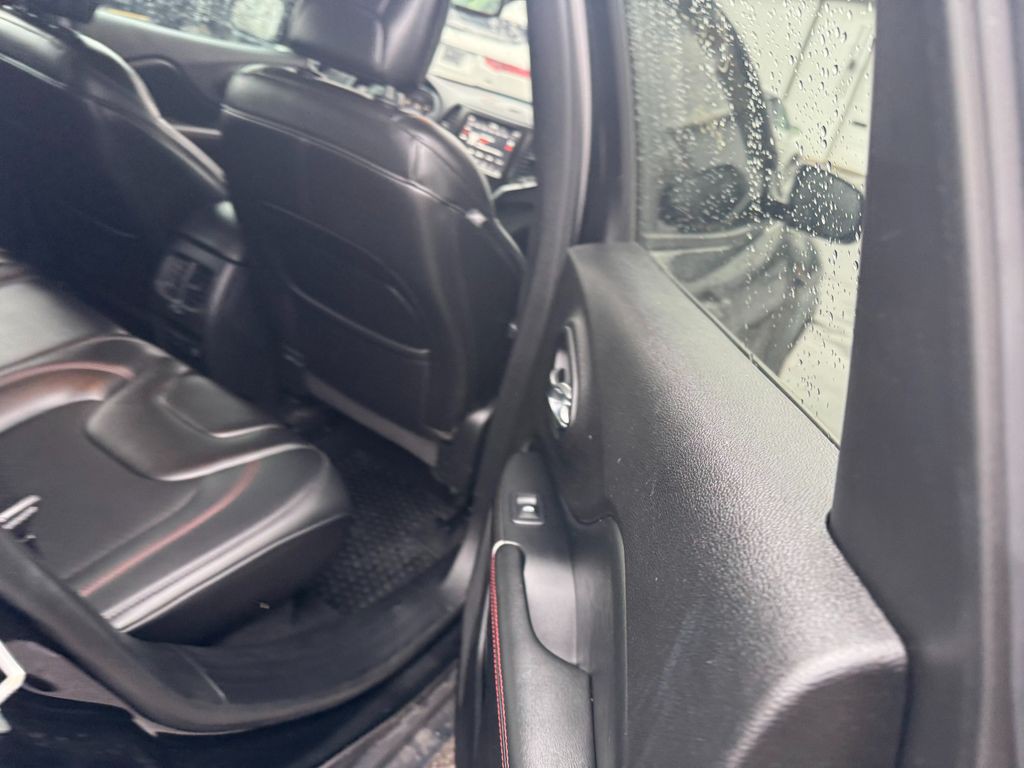 2019 Jeep Cherokee Image 7