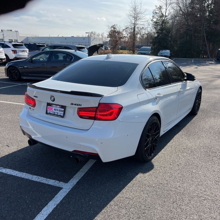 2018 BMW 3 Series Image 3