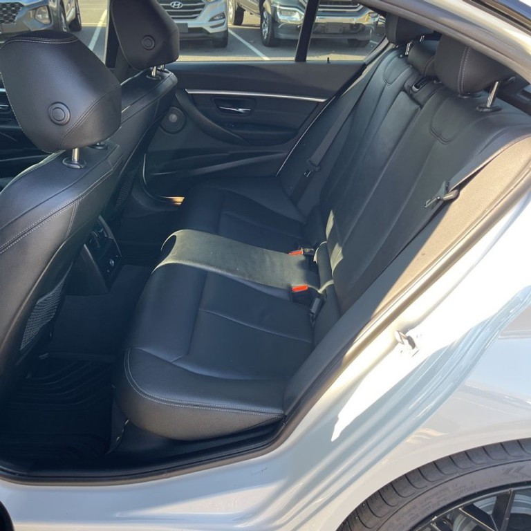 2018 BMW 3 Series Image 8