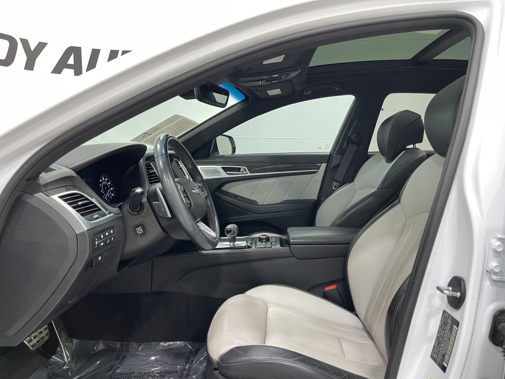 2018 Genesis G80 Image 13