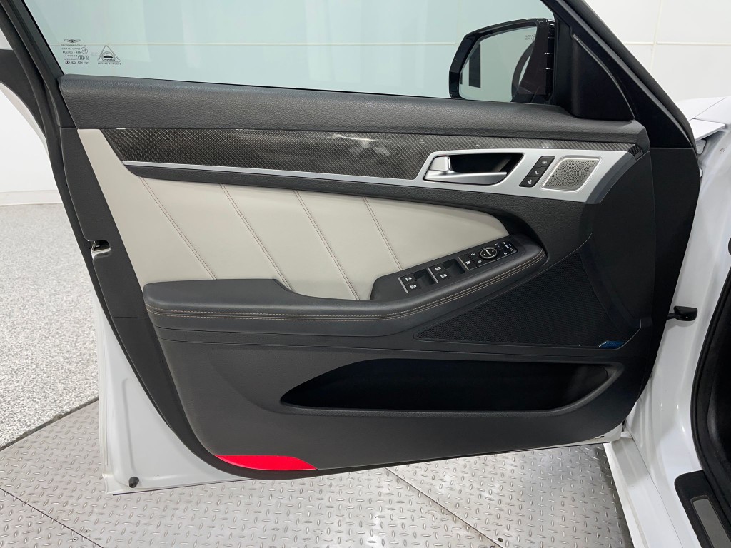 2018 Genesis G80 Image 15