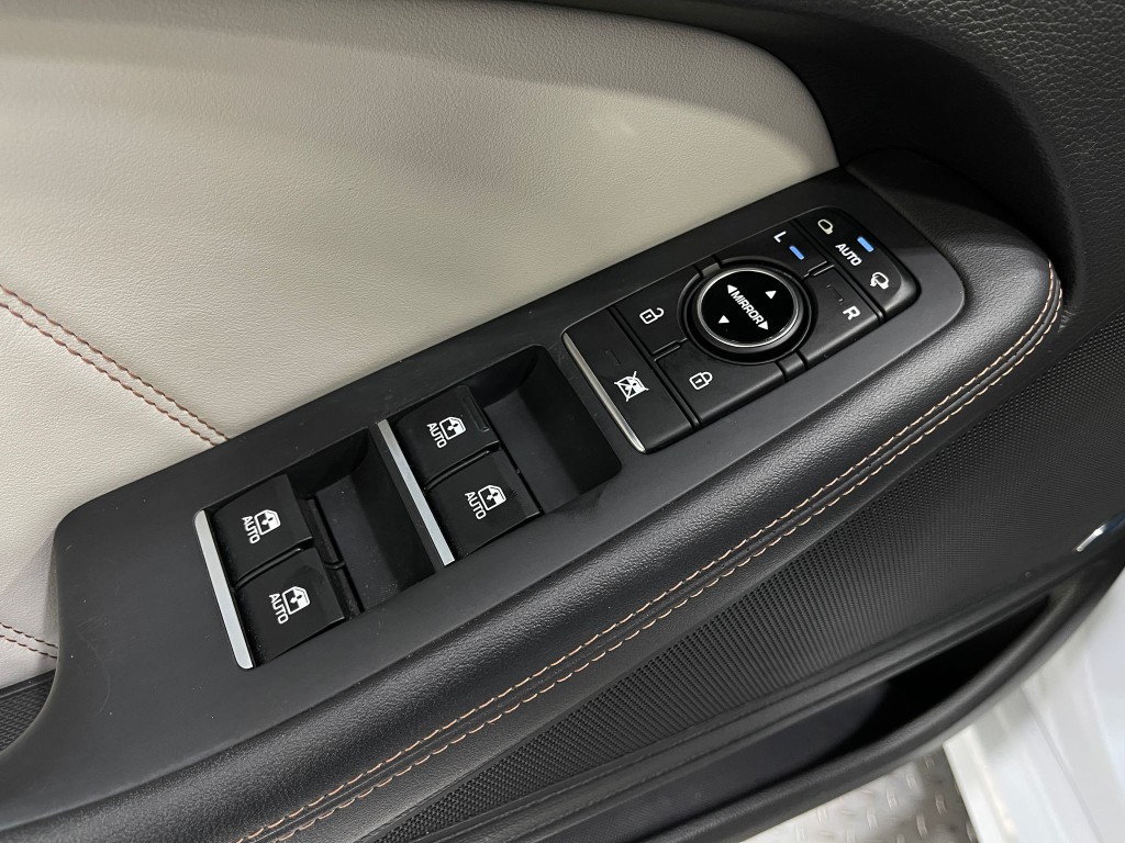 2018 Genesis G80 Image 16