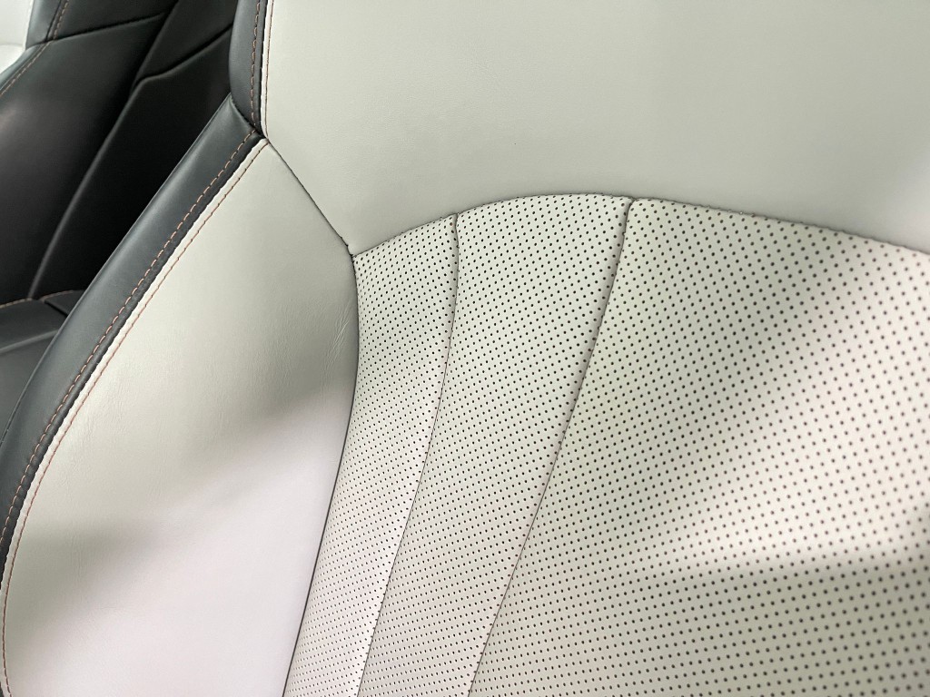 2018 Genesis G80 Image 18