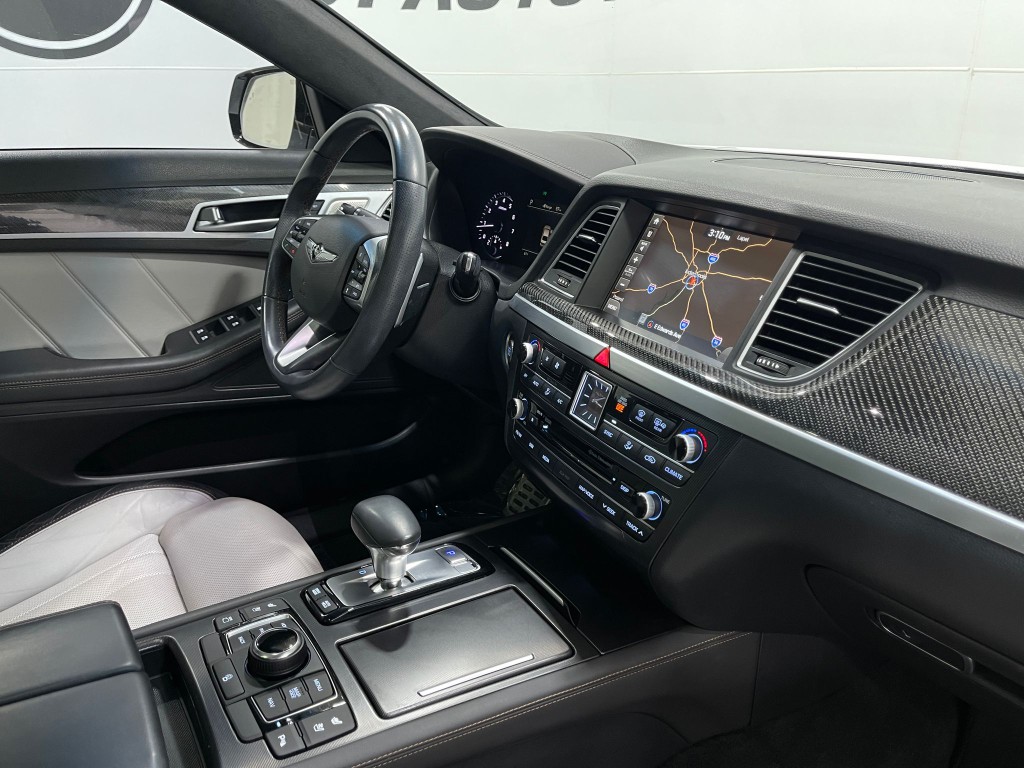 2018 Genesis G80 Image 20