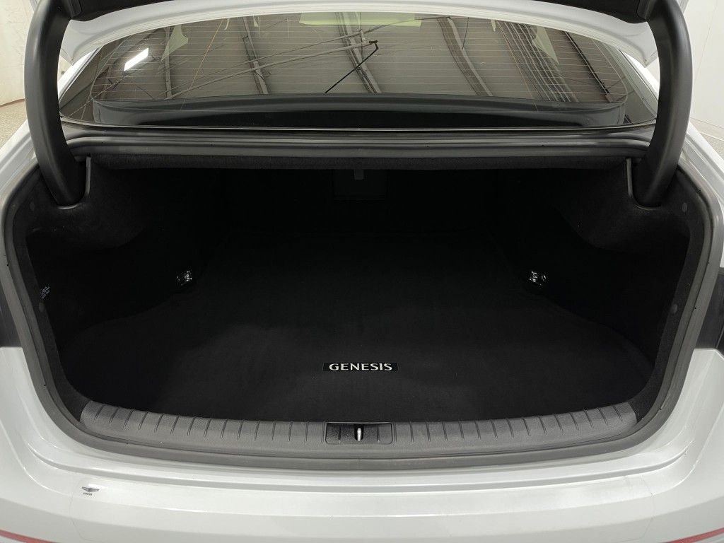 2018 Genesis G80 Image 26