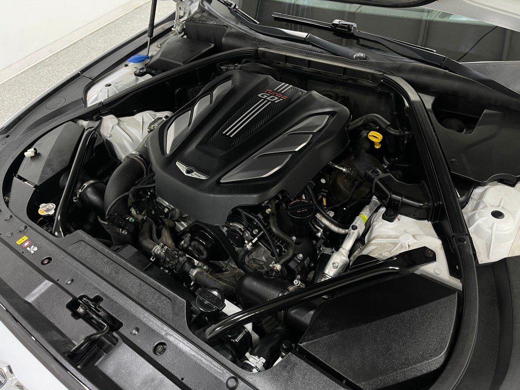 2018 Genesis G80 Image 28