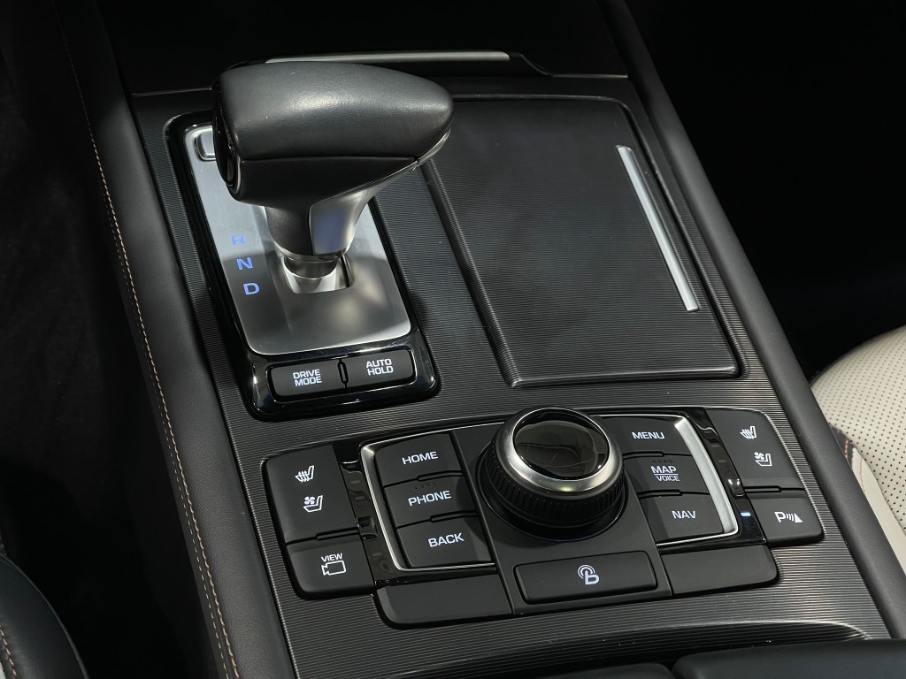 2018 Genesis G80 Image 29