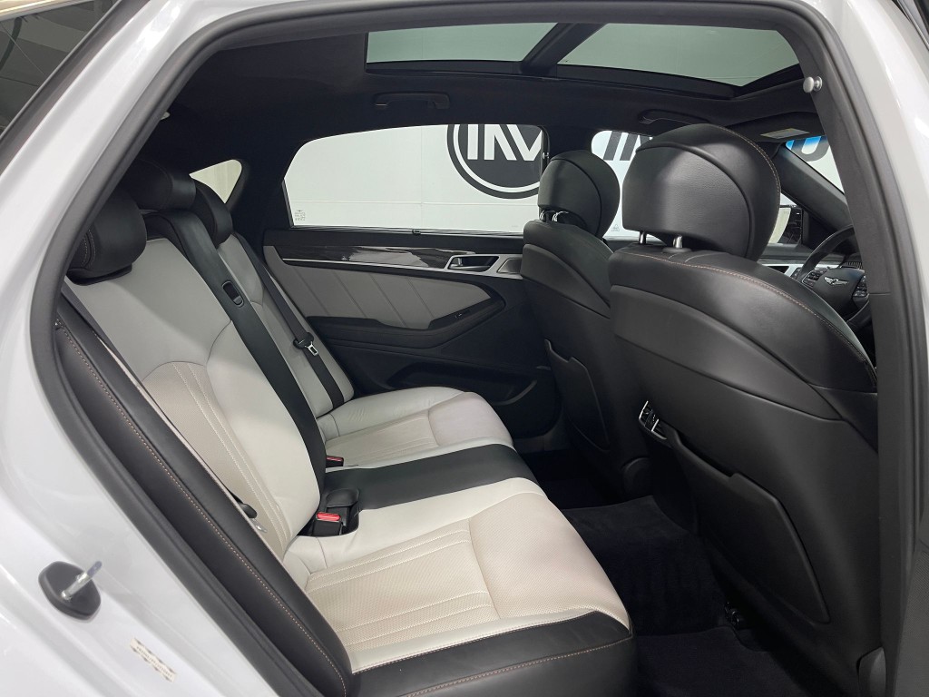 2018 Genesis G80 Image 31