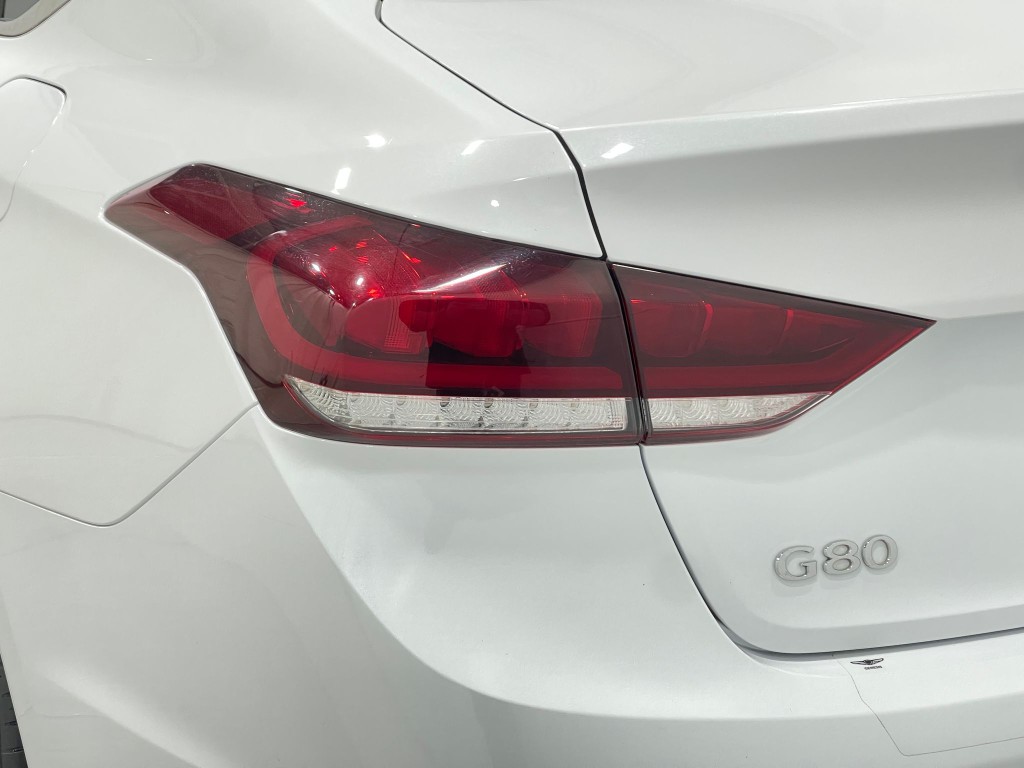 2018 Genesis G80 Image 34