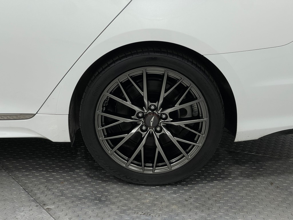 2018 Genesis G80 Image 35