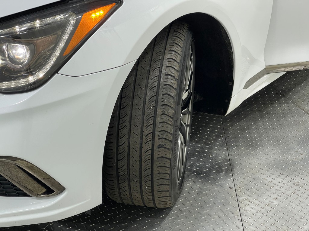 2018 Genesis G80 Image 36