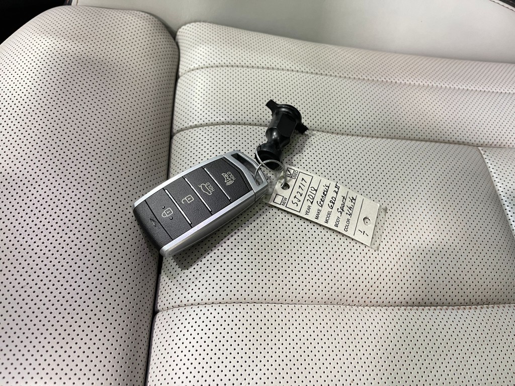 2018 Genesis G80 Image 37