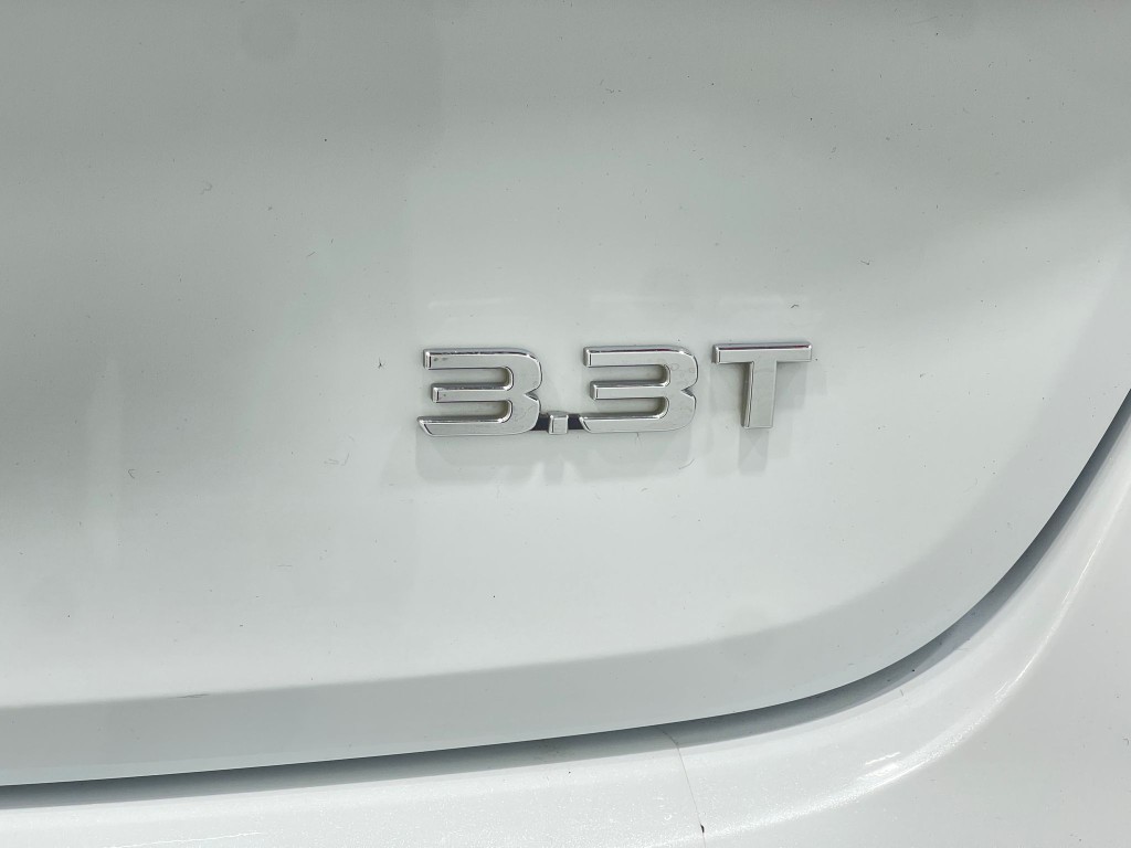 2018 Genesis G80 Image 40