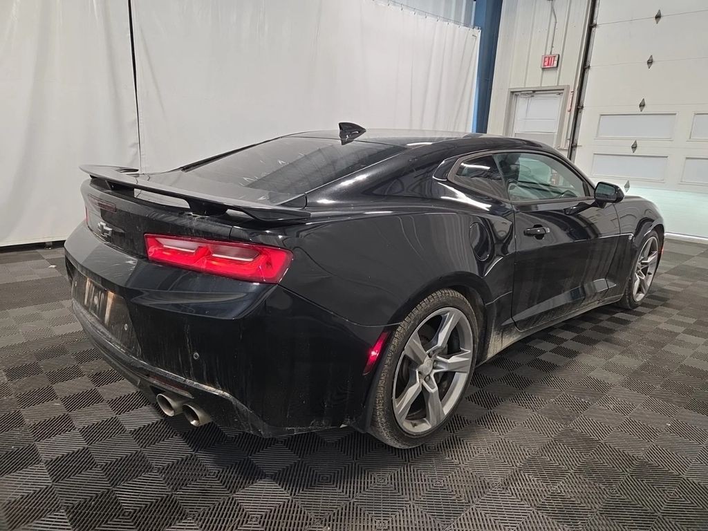 2018 Chevrolet Camaro Image 3