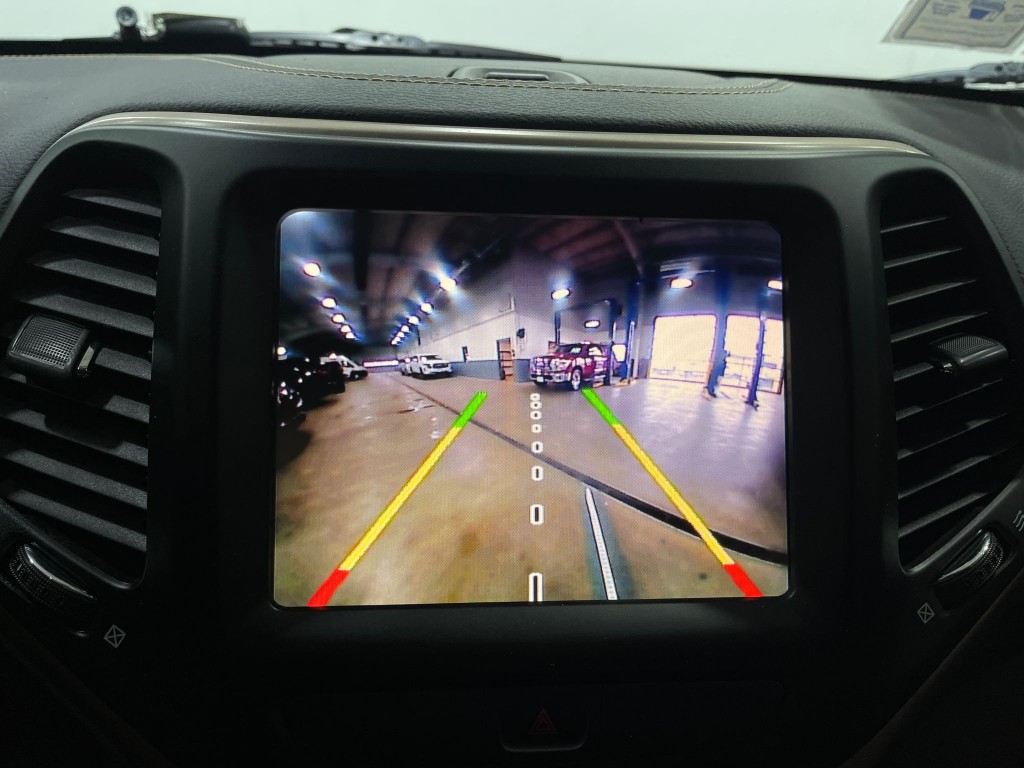 2017 Jeep Cherokee Image 10