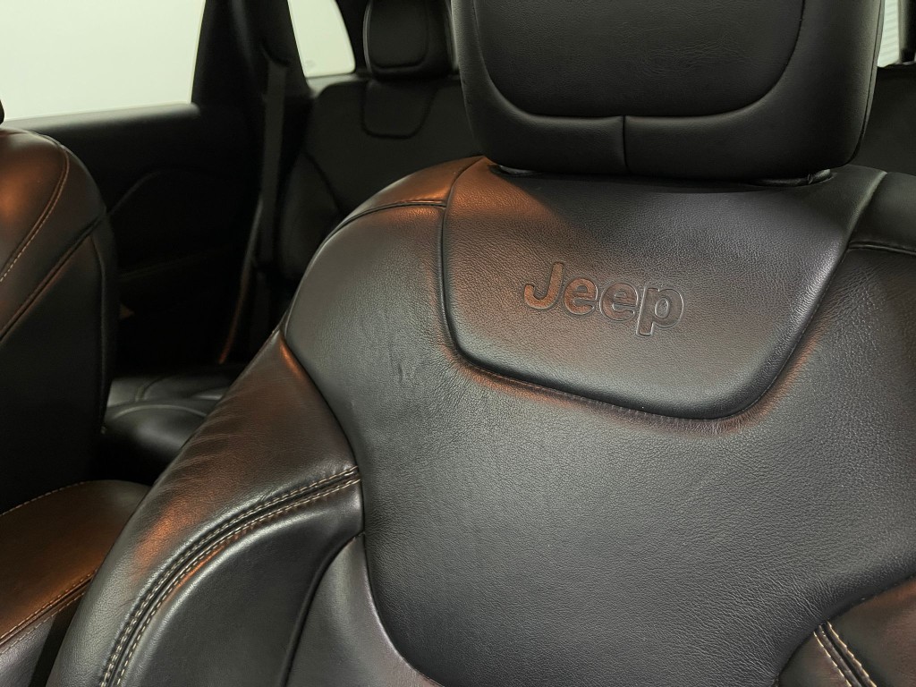 2017 Jeep Cherokee Image 16