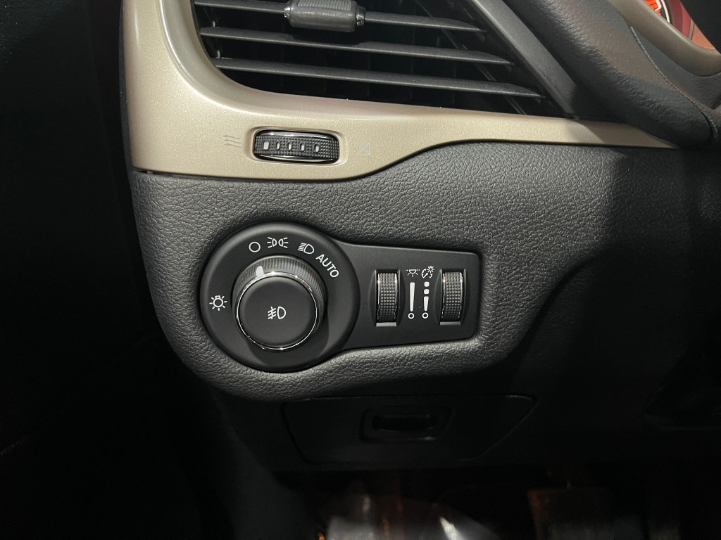 2017 Jeep Cherokee Image 20