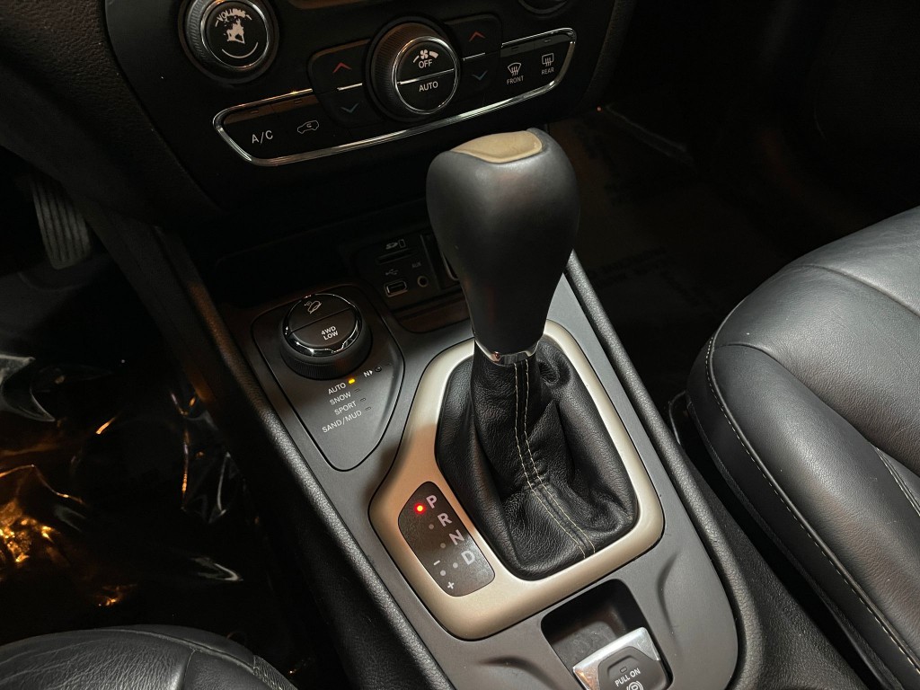 2017 Jeep Cherokee Image 28