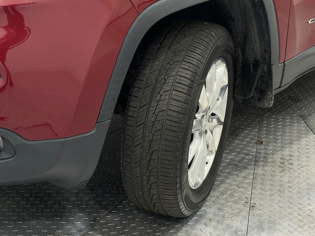 2017 Jeep Cherokee Image 35