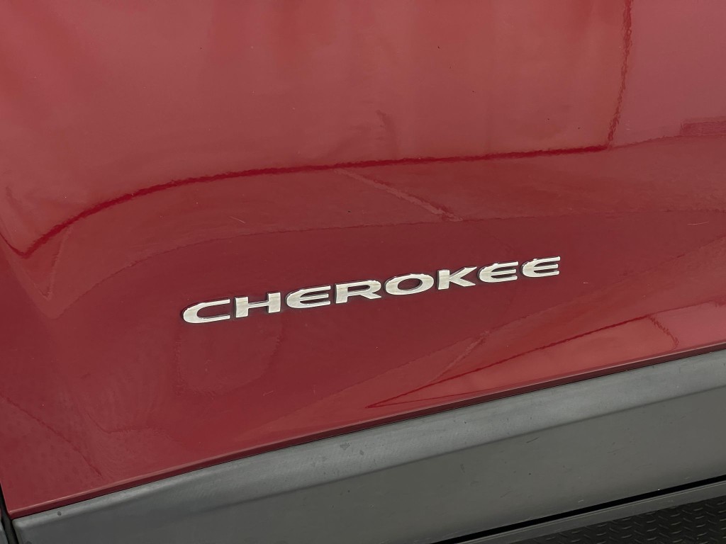 2017 Jeep Cherokee Image 38