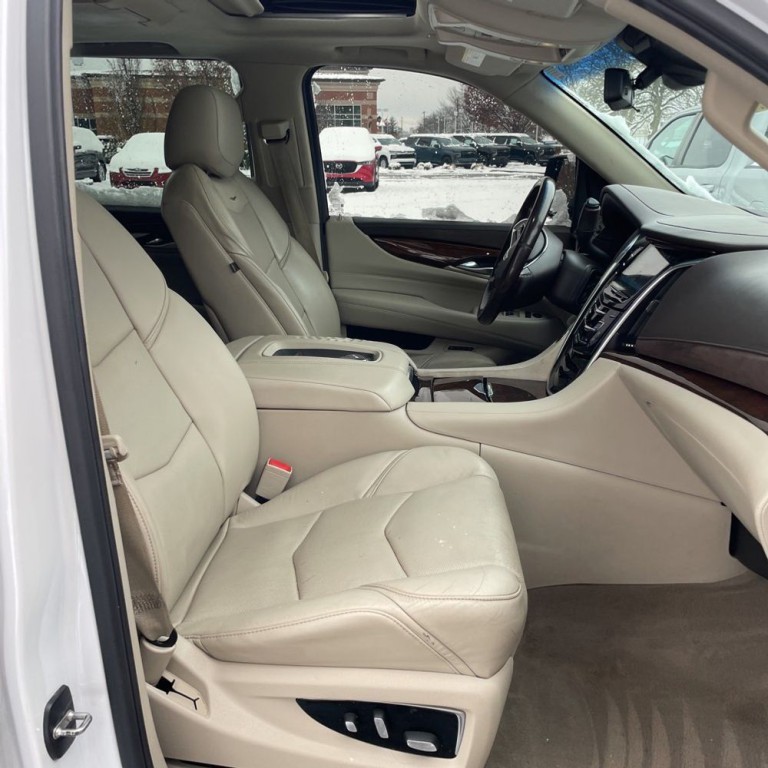 2017 Cadillac Escalade Image 8