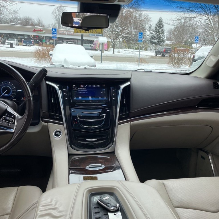 2017 Cadillac Escalade Image 10