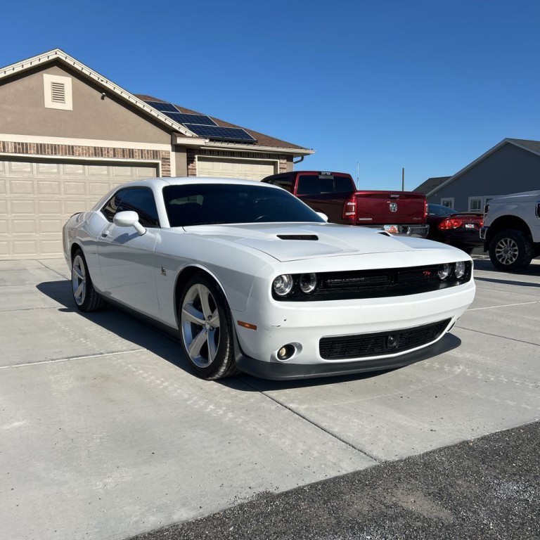 2016 Dodge Challenger Image 1