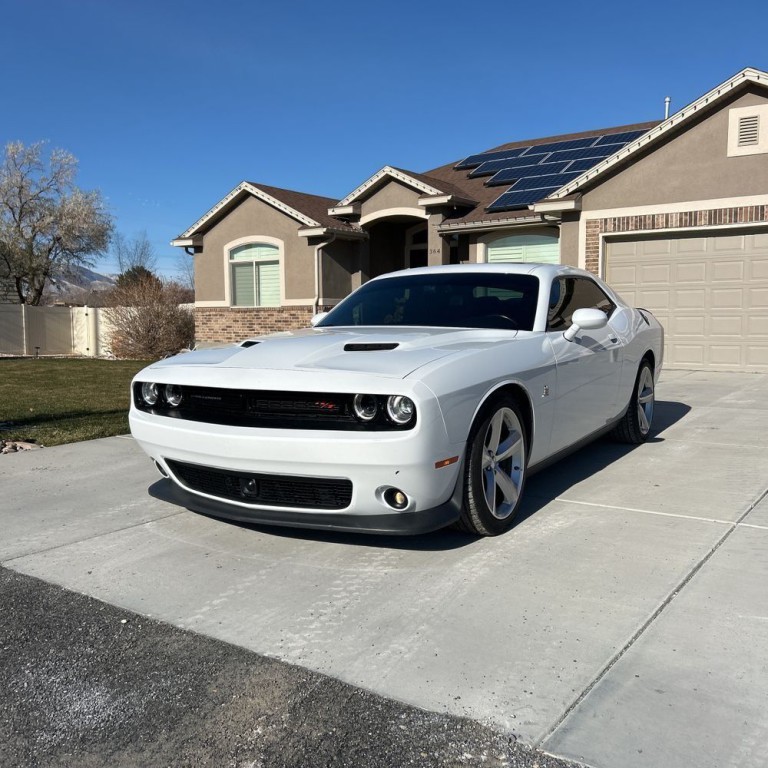 2016 Dodge Challenger Image 2