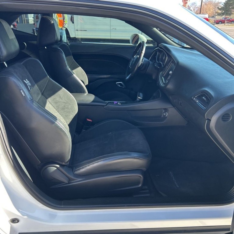 2016 Dodge Challenger Image 6