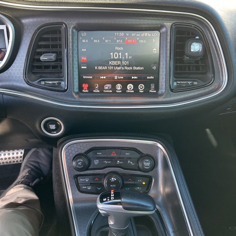 2016 Dodge Challenger Image 10