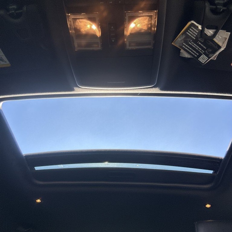 2016 Dodge Challenger Image 12