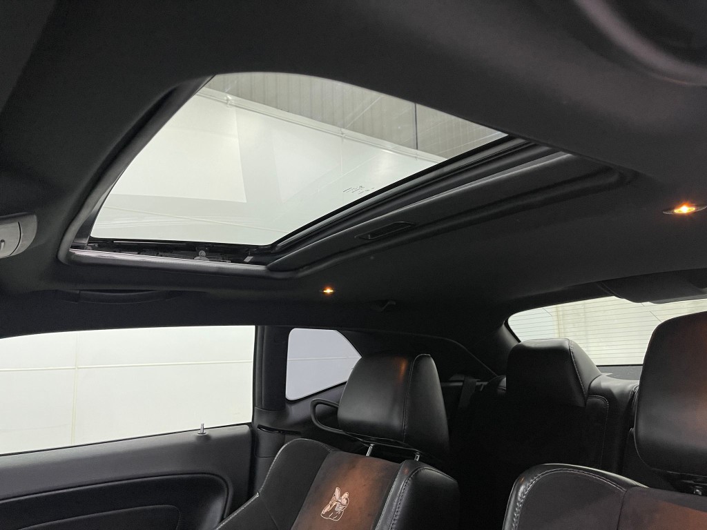 2016 Dodge Challenger Image 12