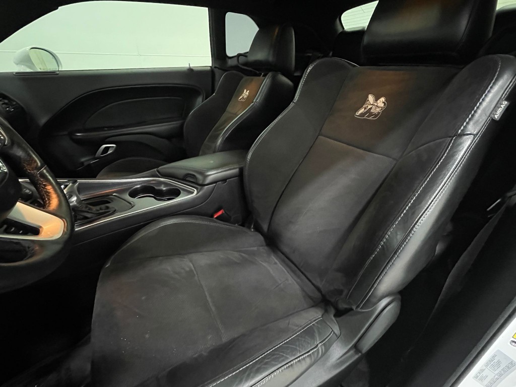 2016 Dodge Challenger Image 14