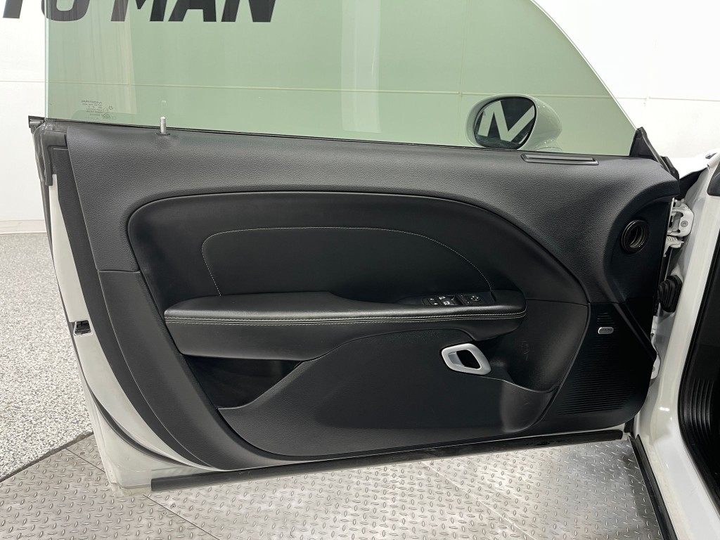 2016 Dodge Challenger Image 15