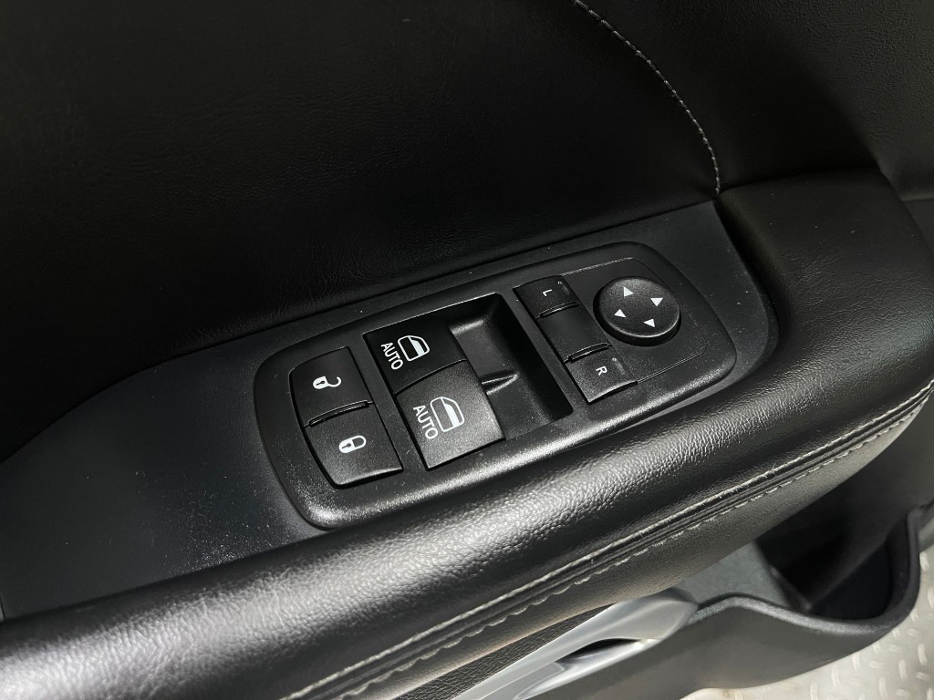 2016 Dodge Challenger Image 16