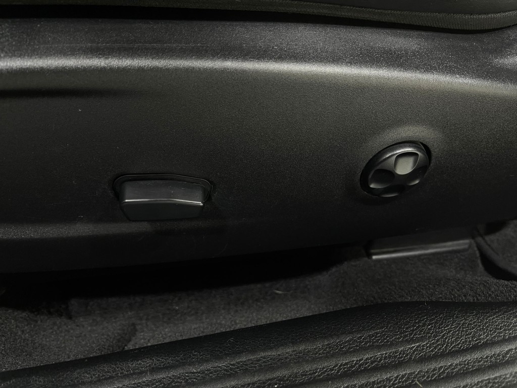 2016 Dodge Challenger Image 18