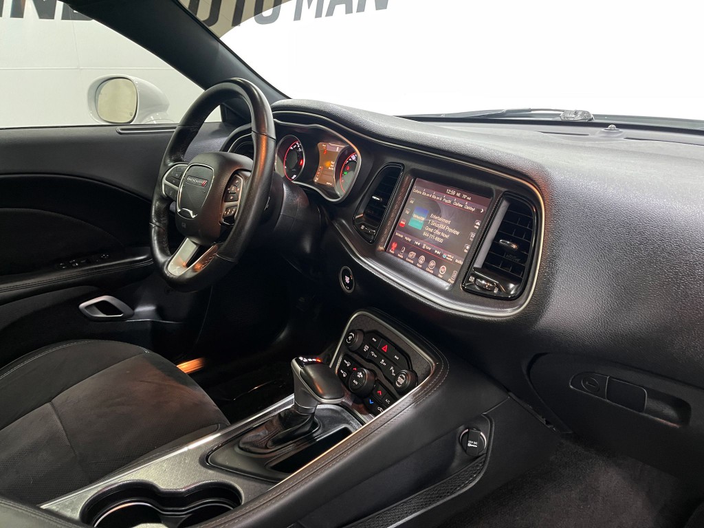 2016 Dodge Challenger Image 21