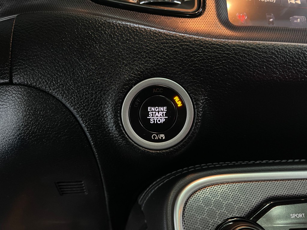 2016 Dodge Challenger Image 22