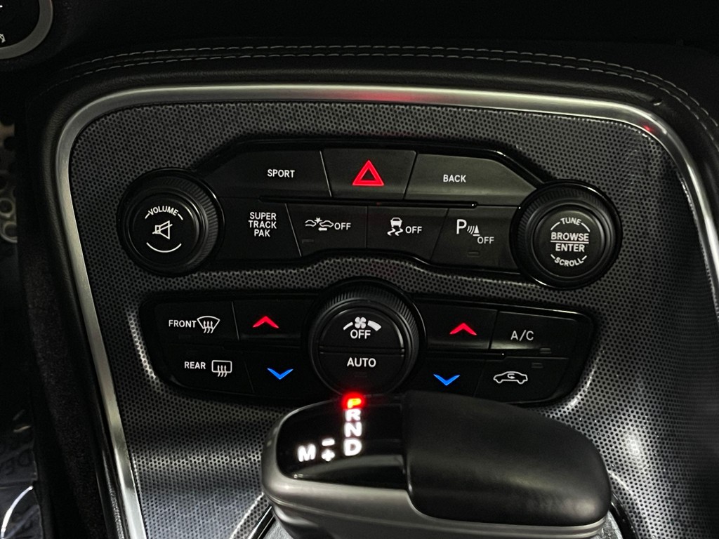 2016 Dodge Challenger Image 26