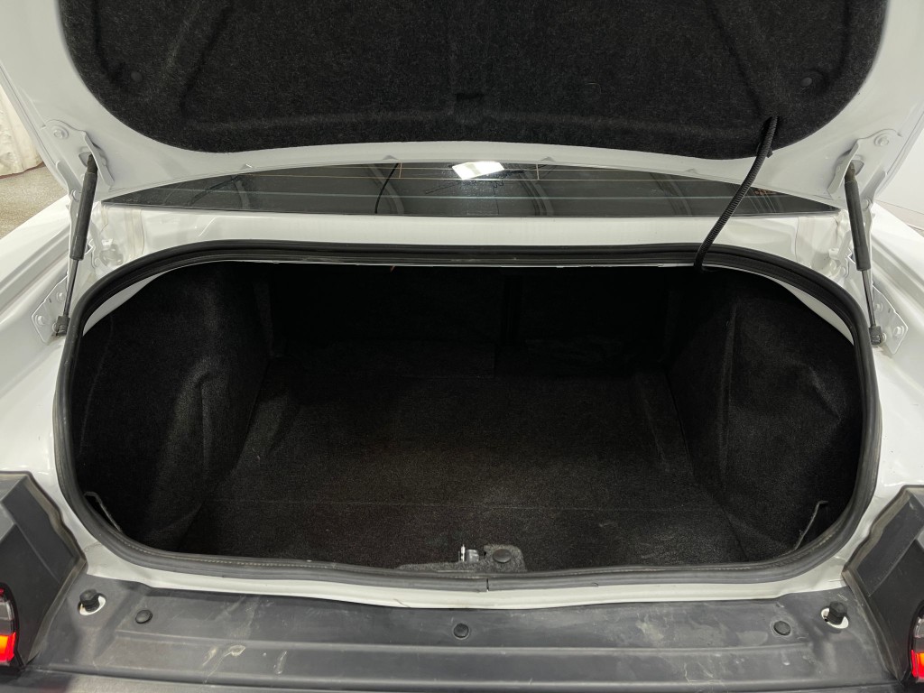 2016 Dodge Challenger Image 27